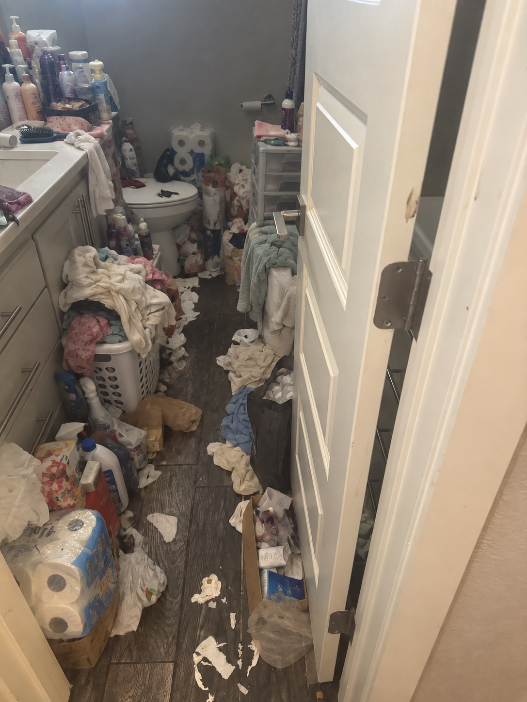 Second bathroom before cleanup